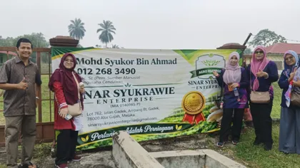 Mohd Syukor Ahmad bersama pegawai MAIWP.
